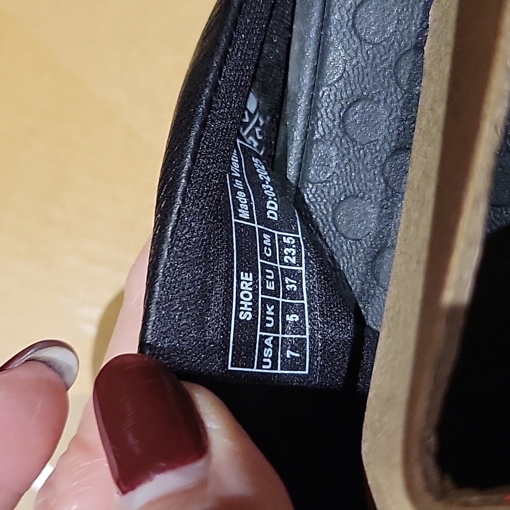 New In Box: VIONIC Shore Toe Post Sandal - Picture 9 of 13